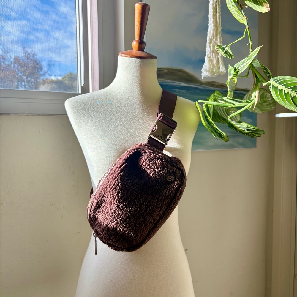 Lululemon Brown Everywhere 1L Beltbag Fleece